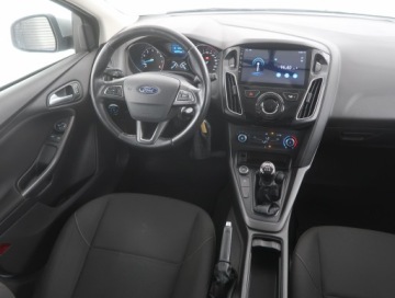 Ford Focus III Hatchback 5d facelifting 1.0 EcoBoost 100KM 2015 Ford Focus 1.0 EcoBoost, Klima, Parktronic, zdjęcie 6