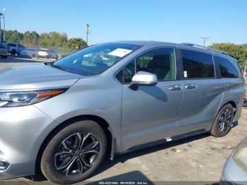 Toyota Sienna III 2025 Toyota Sienna Platinum, 2025r., 4x4, 2.5L 2.5 Benzyna 245KM, zdjęcie 5