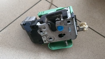 FIAT LINEA ZÁMEK DVEŘE PRAVÝ PŘEDNÍ 6 PIN EVROPA