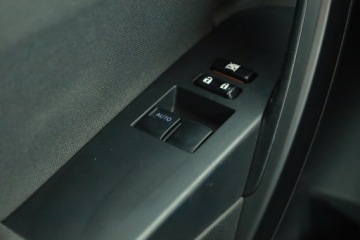 Toyota Auris II Hatchback 5d Facelifting 1.8 Hybrid 136KM 2015 Toyota Auris Hybrid, Salon Polska, Automat, Klima, zdjęcie 13