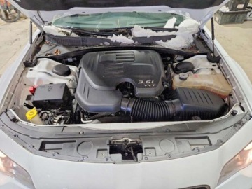 Chrysler 300C II 2023 Chrysler 300 Touring L 2023 3.6 Benzyna 292KM, zdjęcie 6