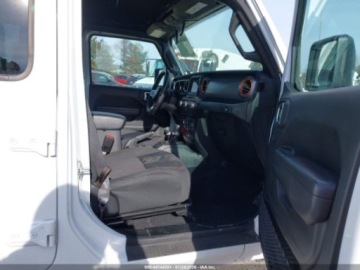 Jeep Gladiator 2021 Jeep Gladiator Mojave 2021 3.6 Benzyna 285KM, zdjęcie 10