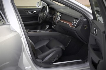 Volvo S60 II Sedan Facelifting 2.0 T4 DRIVE-E 190KM 2019 INSCRIPTION__ KAMERY 360__PANORAMA__HARMAN KARDON, zdjęcie 21