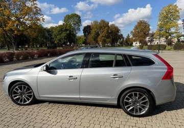 Volvo V60 I Kombi Facelifting 2.0 D4 DRIVE-E 190KM 2015 Volvo V60 Volvo V60 D4 Summum 2.0 Diesel 190KM, zdjęcie 4