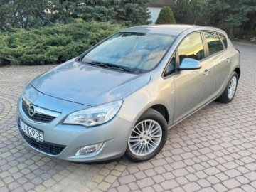 Opel Astra J Hatchback 5d 1.4 Twinport ECOTEC 100KM 2011 Opel Astra 1.4 100KM Klima 1-reka Tablet Carplay Gotowy do jazdy PL, zdjęcie 26