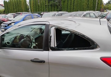 Ford Ka III 2015 Ford KA 2015r, 1.2 Benzyna. Lekko uszkodzony lewy bok. Jezdzi. 1.2 Benzyna, zdjęcie 21