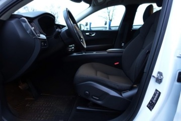 Volvo XC60 II 2021 Volvo XC 60 Bezwypadek SalonPL mildHybrid Tempomat Utrz. pasa ruchu F, zdjęcie 6
