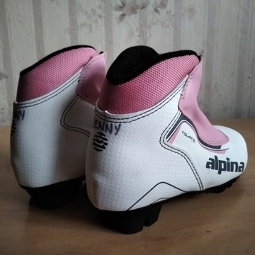 РАЗМЕР ДЕТСКОЙ БЕГОВОЙ ЛЫЖНОЙ ОБУВИ ALPINA. тридцать