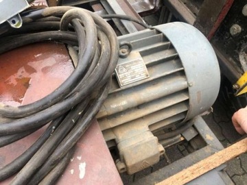 Двухножевой строгальный станок австрийской компании Graf.