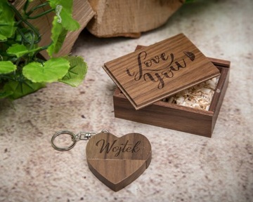 деревянная USB-флешка 32 ГБ 3.0 + гравировка LOVE