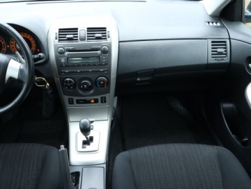 Toyota Corolla X Sedan 1.4 D-4D 90KM 2008 Toyota Corolla 1.4 D-4D, Salon Polska, Automat, zdjęcie 7