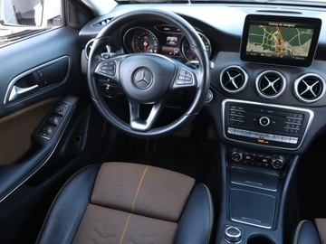 Mercedes GLA I Off-roader 2.0 220 184KM 2017 Mercedes GLA GLA 220 4MATIC, Salon Polska, zdjęcie 6