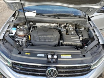 Volkswagen Tiguan II 2023 Volkswagen Tiguan Se R-Line Black, 2023r., 2.0L 2.0 Benzyna 184KM, zdjęcie 10