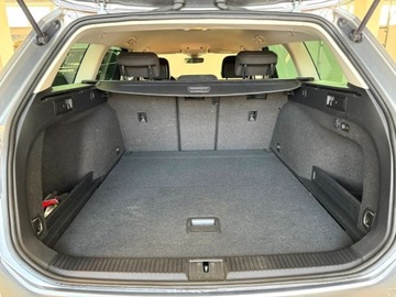 Volkswagen Passat B8 Variant 2.0 TDI BlueMotion SCR 150KM 2018 Volkswagen Passat R Line B8 grzane fotele i kierownica kamera hak, zdjęcie 18