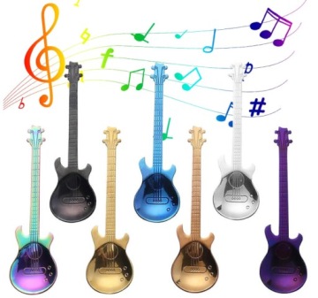 Zestaw 7 łyżek kolorowych w kształcie gitary łyżka gitara zabawne łyżki
