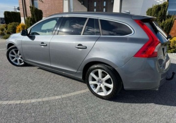 Volvo V60 I Kombi Facelifting 2.0 D2 DRIVE-E 120KM 2015 Volvo V60 Lift V60 2.0D2 Automat MOMENTUUM Serwis Zadbane 1-wlasc, zdjęcie 9