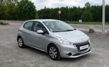 Peugeot 208 I Hatchback 3d 1.2 VTI 82KM 2013 Peugeot 208 1.2 VTI 82KM Klimatyzacja Tablet Nierowna praca silnika Pali J