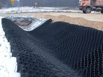 GEOKRATA GEOSIATKA DROGOWA PARKINGOWA NA SKARPĘ 7.5 cm - B.GĘSTA EKO KRATKA