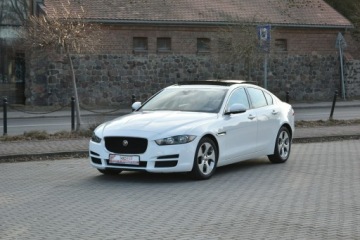 Jaguar XE Sedan 2.0 i4 250KM 2018 Jaguar XE 25T 2.0T 250KM 2018r. Skóra Panorama, zdjęcie 1