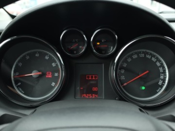 Opel Astra J Hatchback 5d 1.4 Twinport ECOTEC 100KM 2010 Opel Astra 1.4 16V, GAZ, Klima, Parktronic, zdjęcie 10