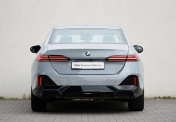 BMW Seria 5 G90-91 2023 BMW Seria 5 520i 190km M Pakiet Brooklyn Salon PL VAT23 Dostepny od reki, zdjęcie 4