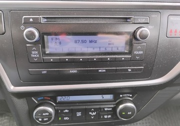 Toyota Auris II Hatchback 5d Dual VVT-i 100 99KM 2014 Toyota Auris 2014r, 1.3 Benzyna. Uszkodzony prawy tyl. Jezdzi. 1.3 99KM, zdjęcie 13