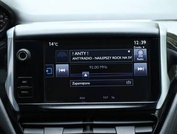 Peugeot 2008 I SUV 1.2 PureTech 110KM 2015 Peugeot 2008 1.2 PureTech, Salon Polska, zdjęcie 11