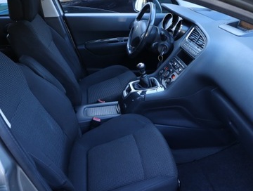 Peugeot 5008 I Minivan 2.0 HDi FAP 150KM 2011 Peugeot 5008 2.0 BlueHDi, 7 miejsc, Navi, Klima, zdjęcie 8