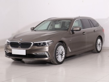 BMW Seria 5 F10-F11 Touring Facelifting 520d 190KM 2017 BMW 5 520d xDrive, Salon Polska, Serwis ASO, zdjęcie 1