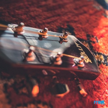 АКУСТИЧЕСКАЯ ГИТАРА MAX, черная, тюнер, футляр, ремень