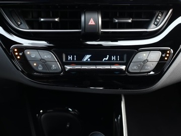 Toyota C-HR I Crossover Facelifting 1.8 Hybrid 122KM 2021 Toyota C-HR 1.8 Hybrid, Salon Polska, zdjęcie 12