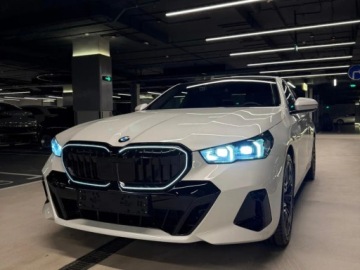 BMW Seria 5 G90-91 Touring 2.0 520d 197KM 2025 BMW Seria 5 520d xDrive Sport Sedan 2.0 (197KM) 2025, zdjęcie 4