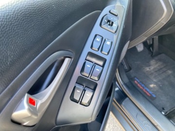 Hyundai ix35 SUV 1.7 CRDi 115KM 2011 Hyundai ix35 KLIMATYZACJA SKORY GRZANE FOTELE PARKTRONIC TEMPOMAT PELEN SE, zdjęcie 11