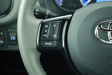 Toyota Yaris III Hatchback 5d Facelifting Hybrid 100KM 2016 Toyota Yaris 1.5 Hybrid, Salon Polska, Automat, zdjęcie 17