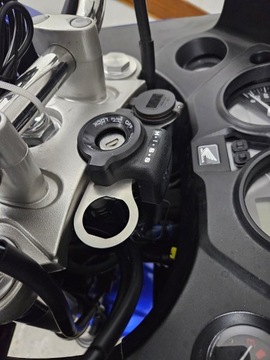 Honda CBF 600, 1000 двойное крепление USB-разъема