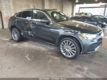 Mercedes GLC C253 2021 Mercedes-Benz GLC 2021 MERCEDES-BENZ GLC 300 4MATIC COUPE 2.0 Benzyna 255KM, zdjęcie 2