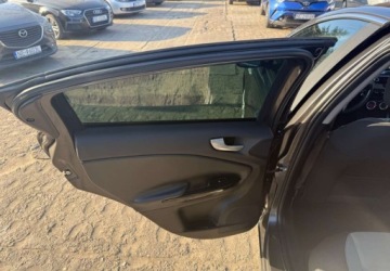 Alfa Romeo Giulietta Nuova II Hatchback 5d 1.4 TB 16v 120KM 2010 Alfa Romeo Giulietta Alfa Romeo Giulietta 1.4 Benzyna 120KM, zdjęcie 20