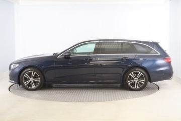 Mercedes Klasa E W213 All-terrain Facelifting 2.0 E220d 194KM 2021 Mercedes E E 220 d 4MATIC, Salon Polska, zdjęcie 2