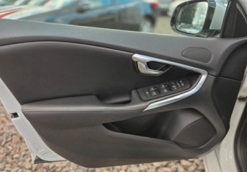 Volvo V40 II Cross Country D3 150KM 2013 Volvo V40 R-DESIGN D3 2,0 R5 150KM Automat 2.0 Diesel 150KM, zdjęcie 18