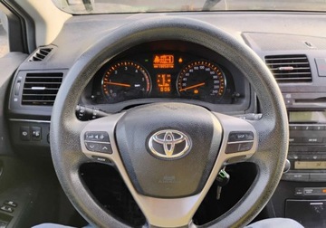 Toyota Avensis III Wagon 2.0 D-4D 126KM 2011 Toyota Avensis I rej 2012r, 2.0 Diesel. Lekko przetarty prawy bok. Jezdzi., zdjęcie 10