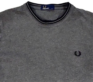 ** FRED PERRY **__S__Modny, super t-shirt