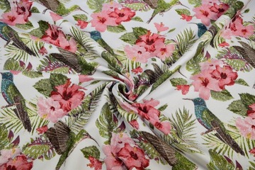 TKANINA OBICIOWA MATERIAŁ WZÓR KOLIBRY BEŻ