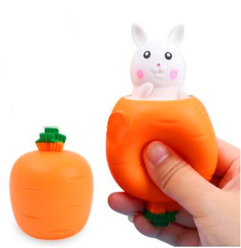 Zabawka antystresowa Gniotek gra królik marchewka