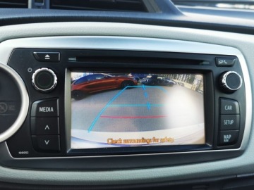 Toyota Yaris III Hatchback 5d Hybrid 100 74KM 2013 TOYOTA YARIS Hybrid 100 74KM,Automat, Kamera cofania, Nawigacja, zdjęcie 10