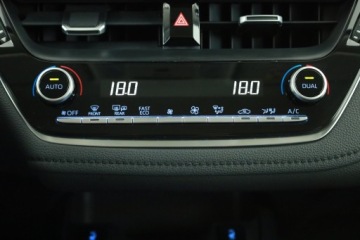 Toyota Corolla XII Sedan 1.8 Hybrid 122KM 2020 Toyota Corolla 1.8 Hybrid, Salon Polska, zdjęcie 11