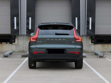 Volvo XC40 Crossover Facelifting 2.0 B4 197KM 2026 VOLVO XC40 B4 Ultra Dark Suv 2.0 (197KM) 2026, zdjęcie 2