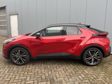 Toyota C-HR II SUV Plug-In 2.0 Hybrid Dynamic Force Plug-in  223KM 2026 Executive 2.0 Plug-in Hybrid Dynamic Force 223KM | Podgrzewane fotele!, zdjęcie 3