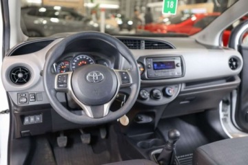 Toyota Yaris III Hatchback 5d Facelifting 1.0 VVT-i 69KM 2017 Toyota Yaris 1.0 Active Benzyna 69KM, zdjęcie 22