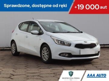 Kia Ceed II Hatchback 5d Facelifting 1.4 CRDi 90KM 2015 Kia Ceed 1.4 CRDi, Klima