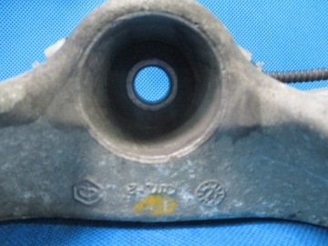 ПОЛКА ЗАДНЯЯ НИЖНЯЯ ПОВОРОТНАЯ РЫЧАГ КРЕПЛЕНИЕ PIAGGIO MP3 400